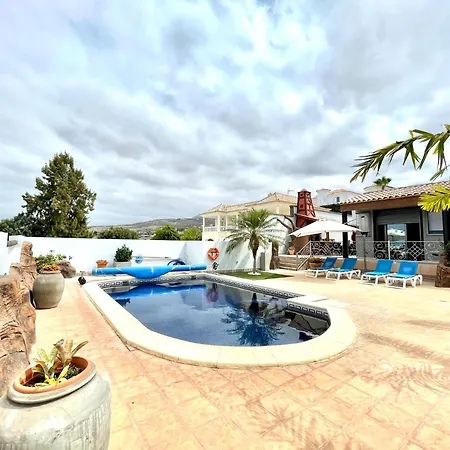 Villa With Bbq, Private Heated Pool In Tenerife South