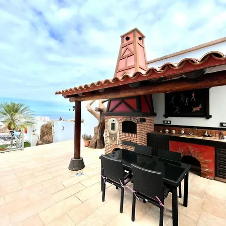 With Bbq, Private Heated Pool In Tenerife South Costa Adeje (Tenerife)