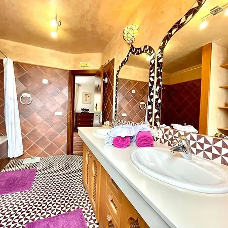 Villa With Bbq, Private Heated Pool In Tenerife South Costa Adeje (Tenerife)