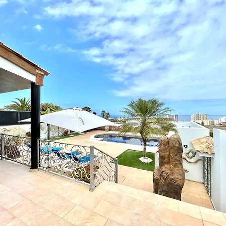 With Bbq, Private Heated Pool In Tenerife South *