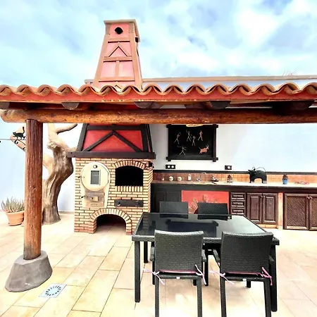 With Bbq, Private Heated Pool In Tenerife South