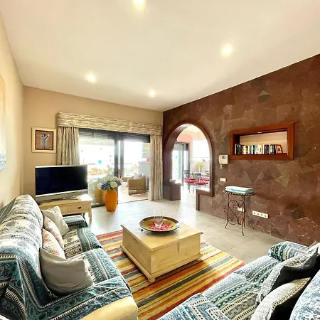 Villa With Bbq, Private Heated Pool In Tenerife South