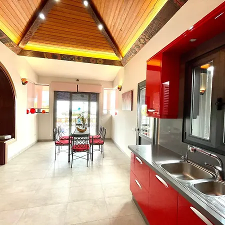 With Bbq, Private Heated Pool In Tenerife South Costa Adeje (Tenerife)